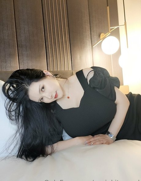 anriokita real erotic model photo