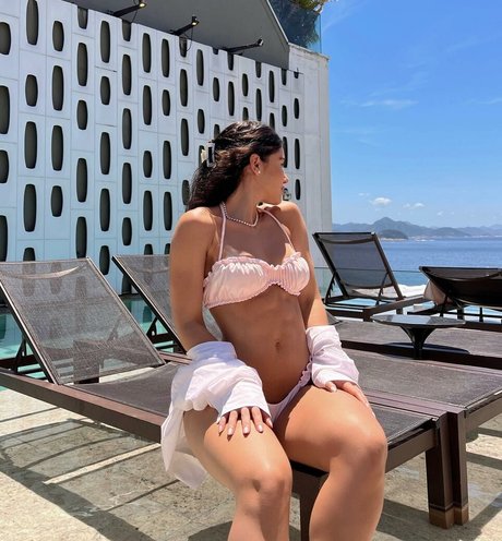 Iara Guimaraes model sexy pics