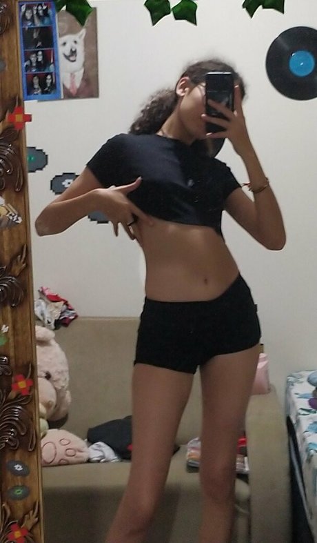 Thesuusu model nude pics