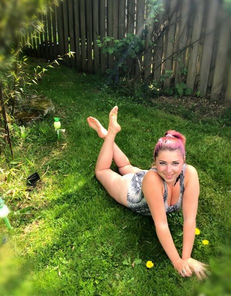 lilpinkalien star photos