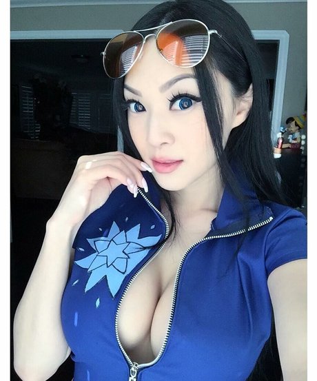 Vampybitme hd model photos