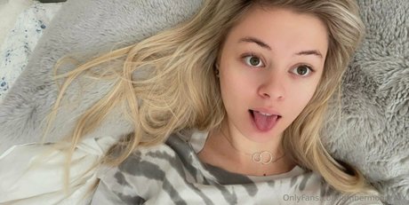 ambermoorexxx hd model photo