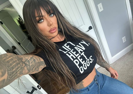 black hair onlyfans hot nude pic