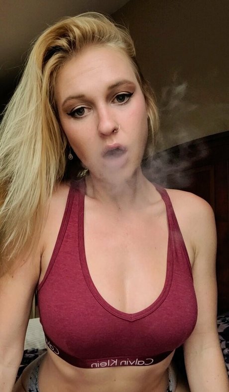 smokingprincessof top profile image