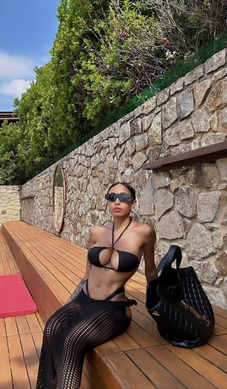 Paola Henriquez erotic model pics