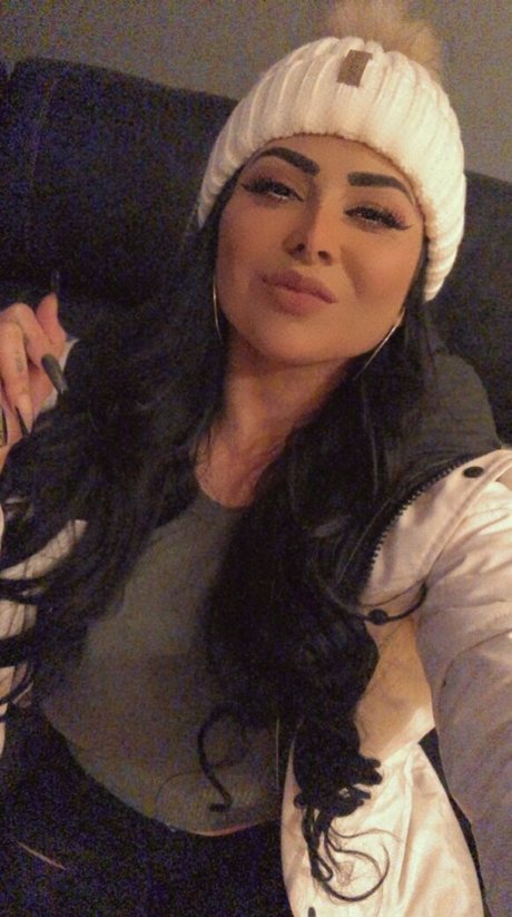 laughinglatina naked model img