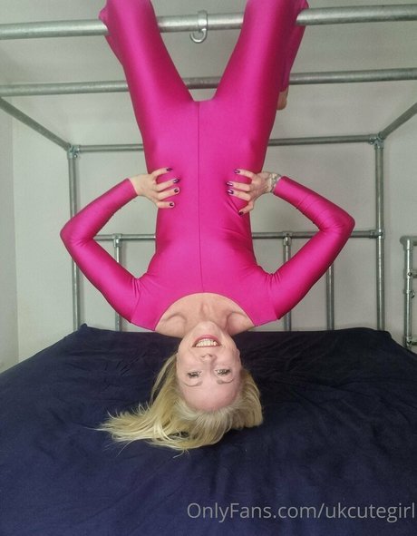 ukcutegirl nude actress photo