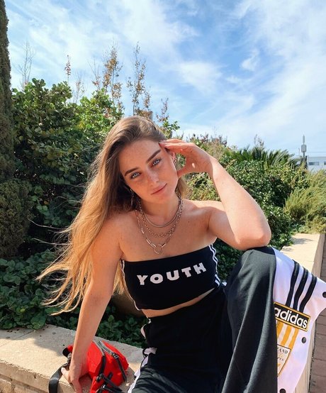 Effy Palarya model porn images
