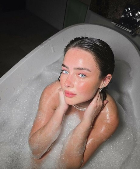 Effy Palarya nude actress photos
