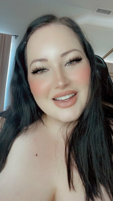 fateliza naked pornstar image