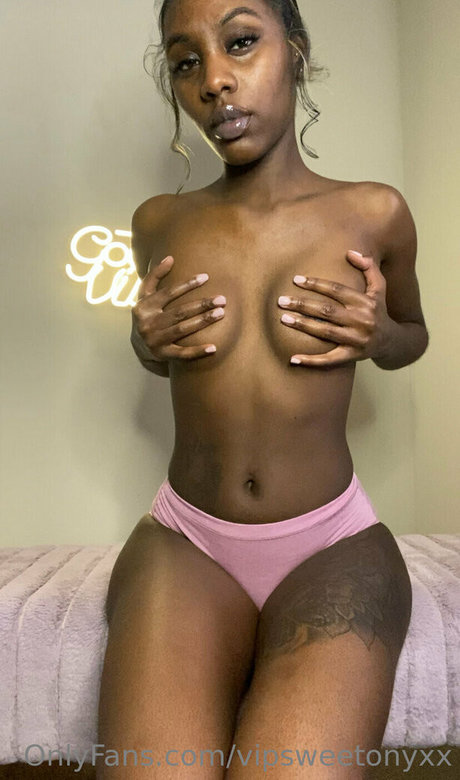 vipsweetonyxx best model img