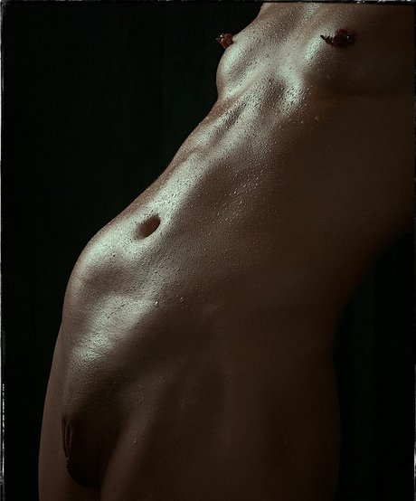 AsiaLily model sexy picture