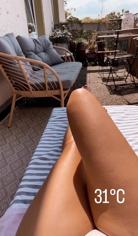 blonde yoga onlyfans hot sexy photo