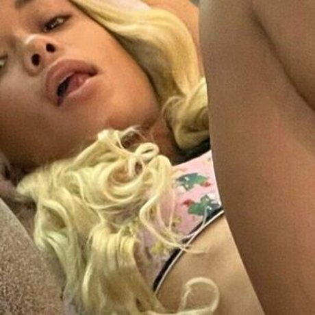 cute shemale onlyfans free porn picture