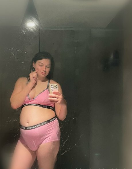 chippiechipsbimbo model sexy photo