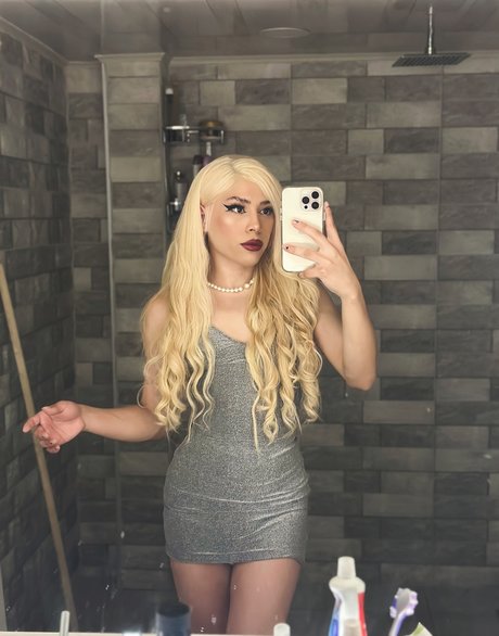 saraydollts model nude pics