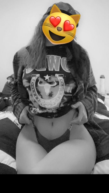 Tiny Temptress hot actress img