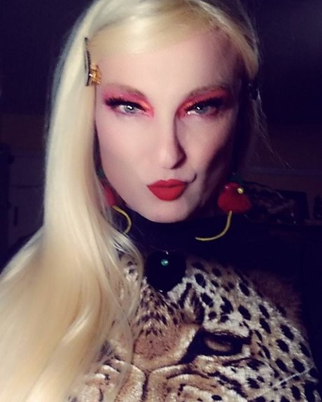 Dovima VanAussen hot pornstar pic