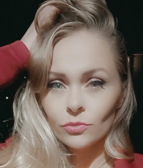 Saragoddes pretty pornstar gallery