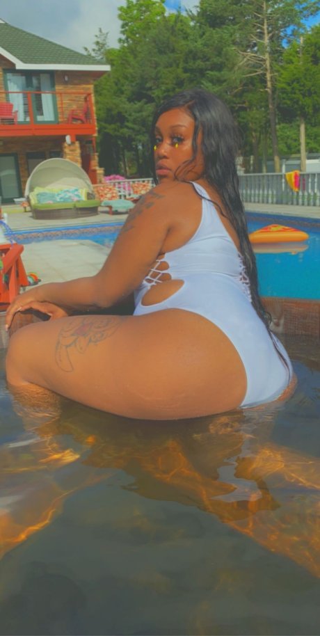 Thatthickbitch model perfect image