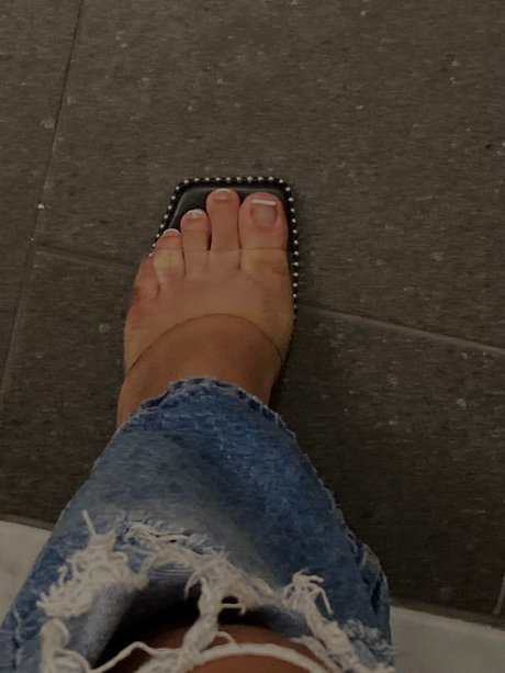 Ten pretty toes hot star images
