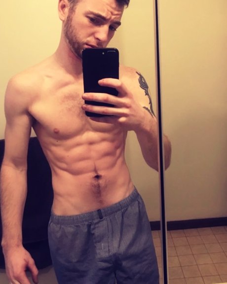 ZackThrowingBack model adult pictures
