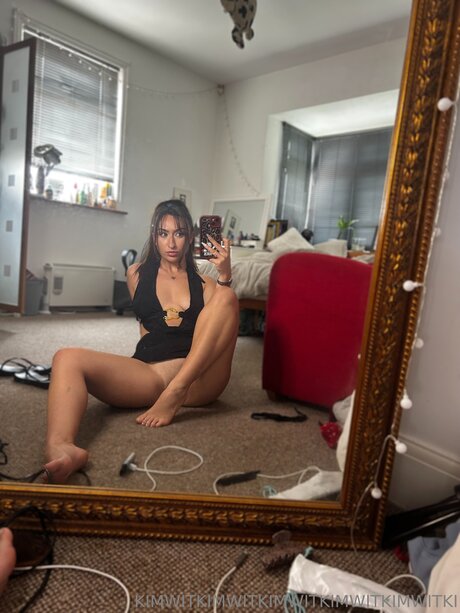 Kim VIDEO CALLS high quality model img