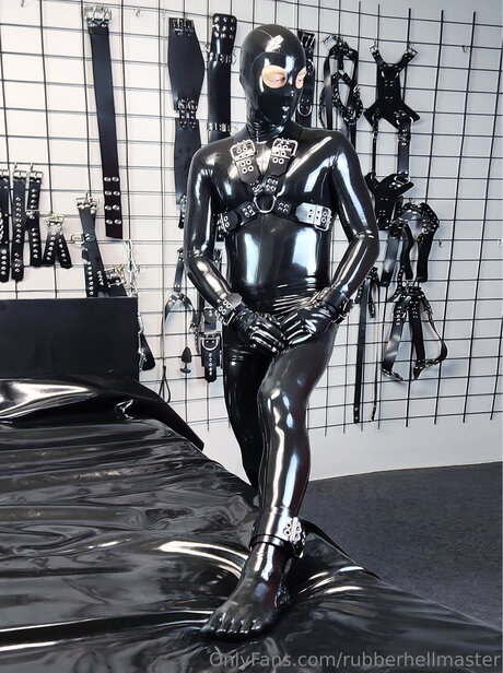 rubberghost top model pic