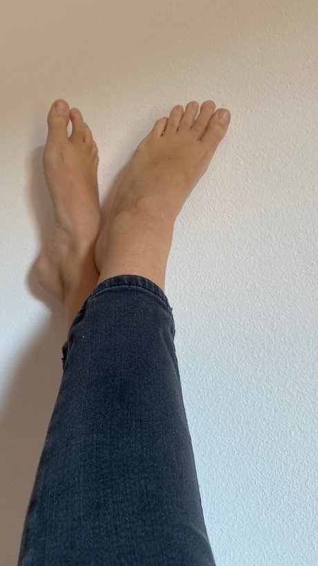 FeetFragolina model sexy images