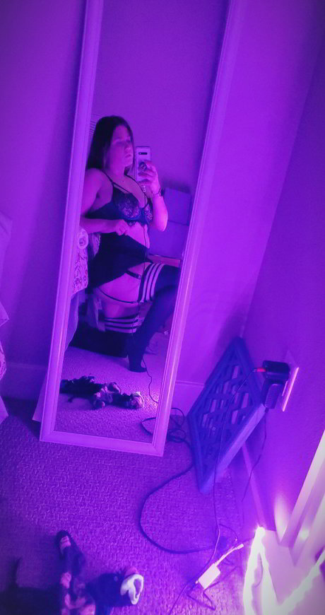 G33ky Kitten model perfect image