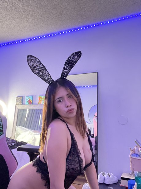 Luckycharm nude model images