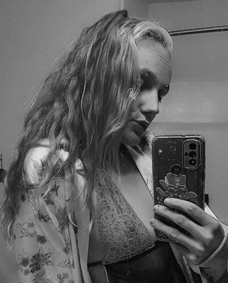 B Bunny star nude picture