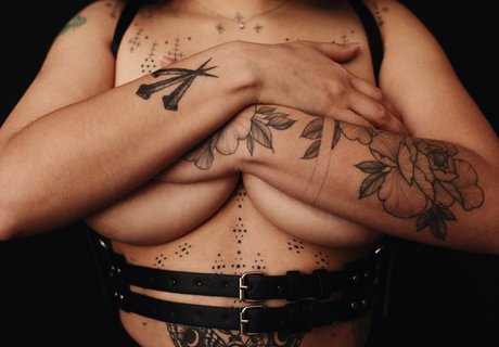 Morte Teisha erotic actress pic