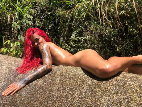Saritaxx pornstar art archive
