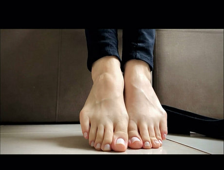lizzie feet pornstar pic