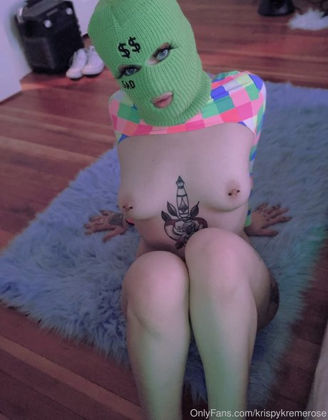 KrispyKremeRose model naked picture