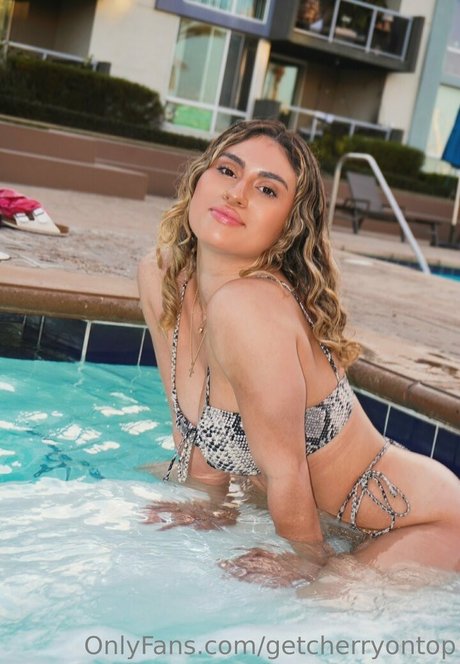 whoisvictoriax top profile image
