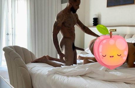 lovelyarin nudes star pictures