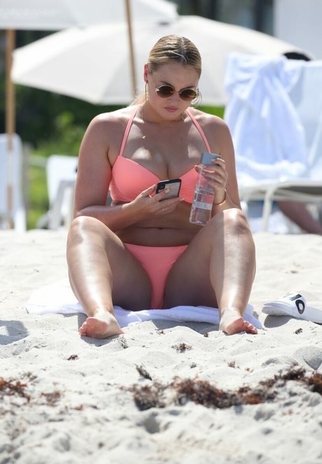 Iskra Lawrence star pretty photos