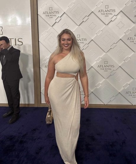 Iskra Lawrence pretty pornstar pic