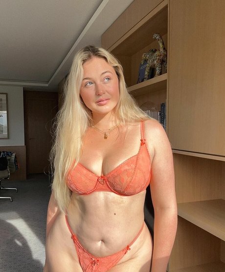 Iskra Lawrence erotic actress pics