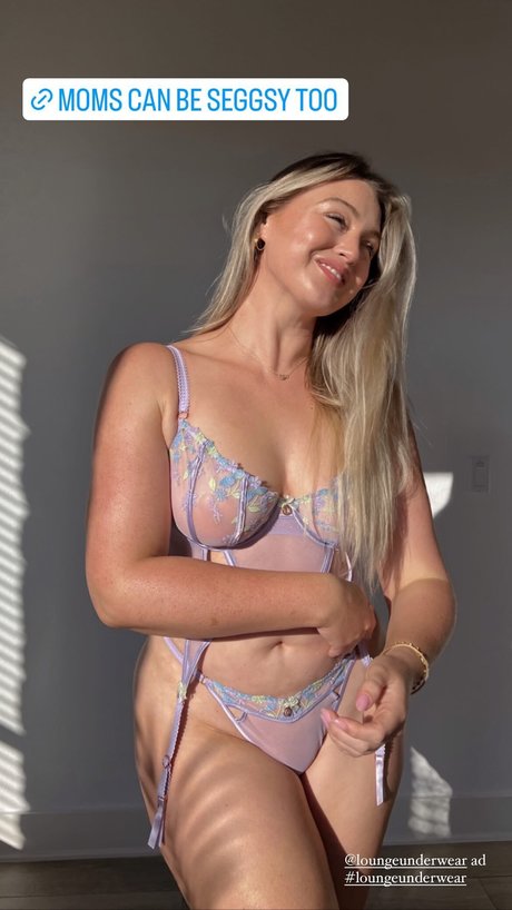 Iskra Lawrence model naked pic