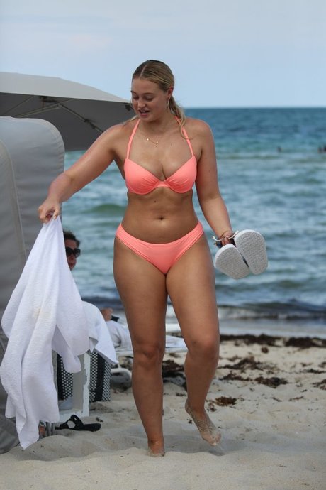 Iskra Lawrence star galleries