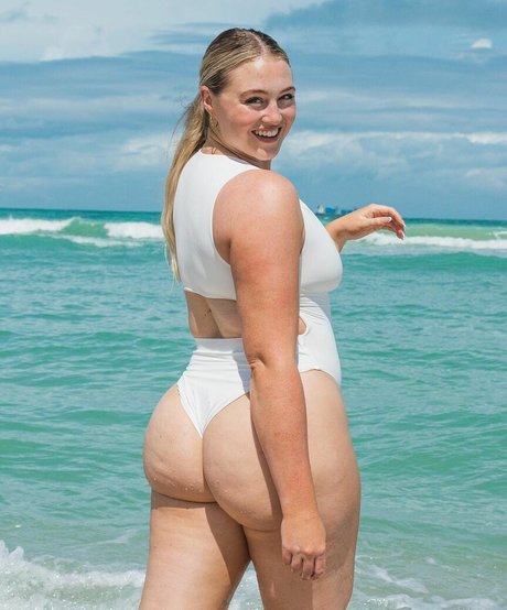 Iskra Lawrence star art picture