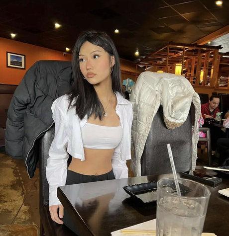 Foreign bich pretty model picture