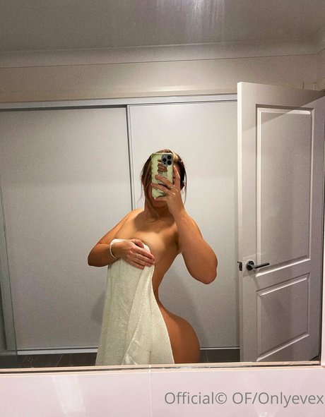 Justeviehall art pornstar pic