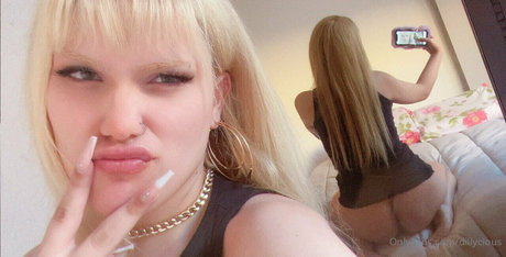 dillycious exclusive model pics