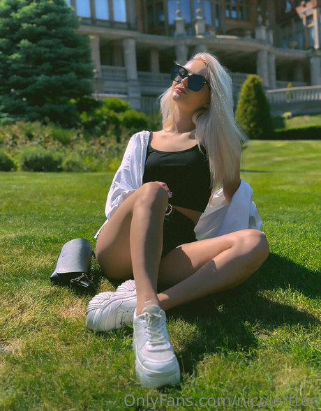 nicolettten star sexy img