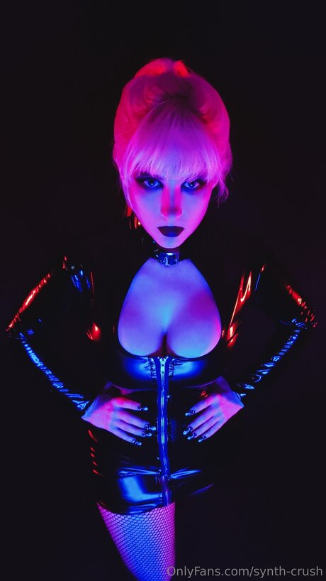 synth crush model top pictures