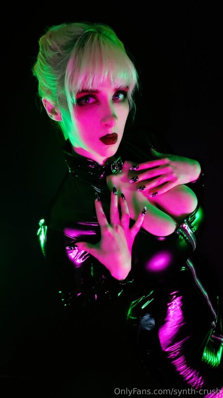 synth crush model perfect pics